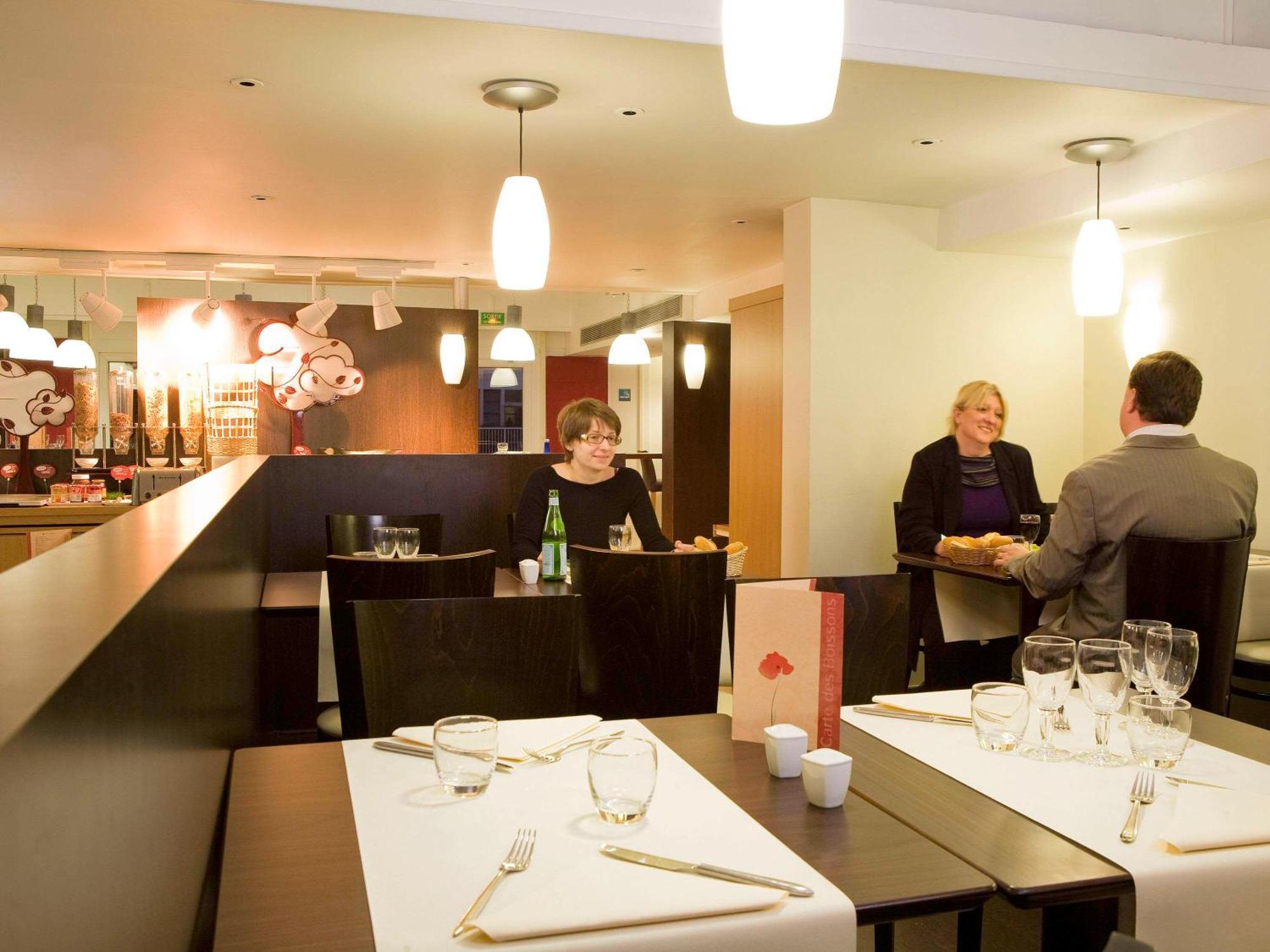 Ibis Paris Le Bourget Hotel La Courneuve Exterior photo